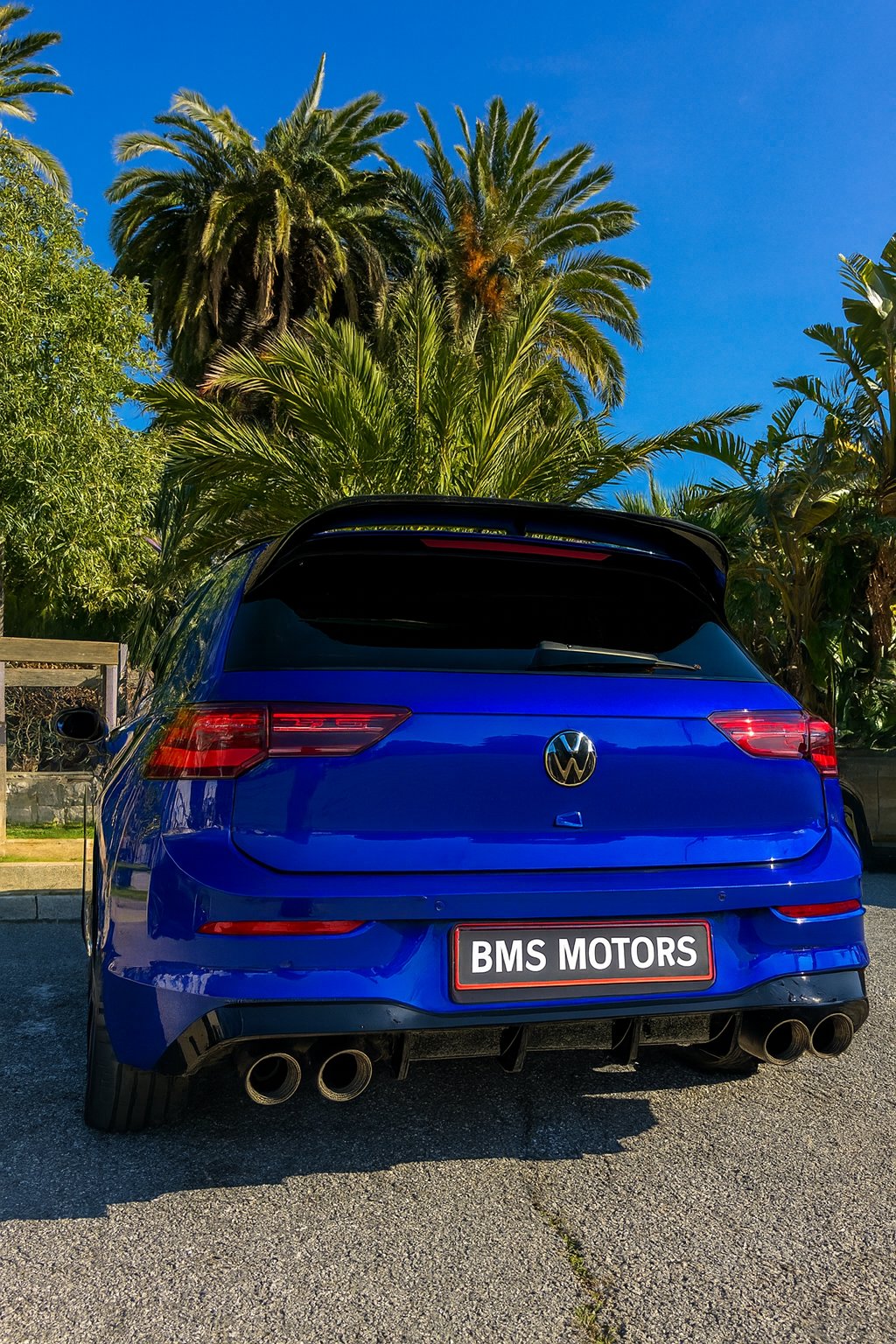 BMW M8 Gran Coupé Bleu Vue 2