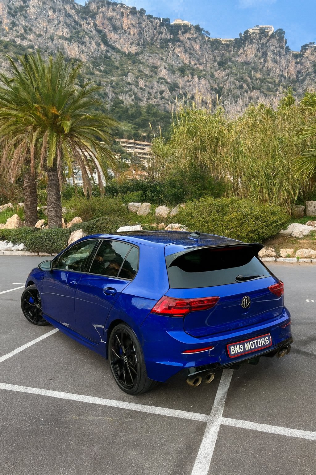 BMW M8 Gran Coupé Bleu Vue 4